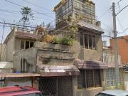 CASA EN REMATE UBICADA EN ATZACOALCO, JUNTO A PARQUE...