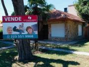 Casa en Remolcador Guarani 1900 de cuatro ambientes con...