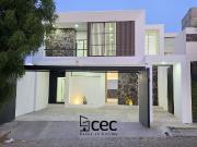 CASA EN RENTA 2 PLANTAS, 3 RECÁMARAS, 2.5 BAÑOS, COCHERA...