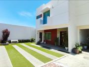 Casa en renta 3 recámaras, 1 estudio, cochera 3 autos en...