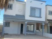 Casa en renta 3 recamaras, 2.5 baños, cerca de Av Gomez...