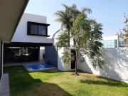CASA EN RENTA 4 REC. 1 PLANTA PRIVADA DOBLE CONTROL...