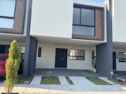 CASA EN RENTA A ESTRENAR EN AUREA