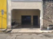 CASA EN RENTA A UNA CUADRA DE PROLONGACION MONTEJO,...