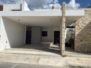 Casa en Renta al Norte de Merida Semiamueblada