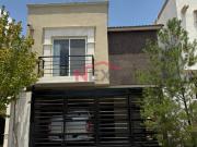 CASA EN RENTA AL SUR DE LA CIUDAD EN FRACCIONAMIENTO...