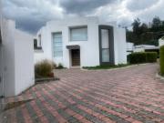 CASA EN RENTA ALQUILER EN CUMBAYA CON GENERADOR...