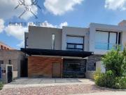 Casa en Renta Altozano, 4 Habitaciones, Patio con...