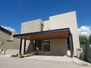 CASA EN RENTA ALTOZANO* 4 recs 1 PB + cuarto de servicio