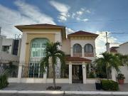 CASA EN RENTA AMUEBALADA CON ALBERCA