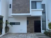 Casa en Renta, Amueblada, 3 recamaras, 2 ba?os y medio,...
