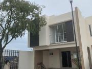 CASA EN RENTA AMUEBLADA