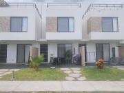 Casa en Renta Amueblada con 3 Habitaciones, Alberca y...