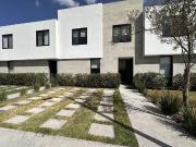 Casa RENTA AMUEBLADA en Amara Altos Juriquilla, 3...