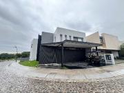 CASA EN RENTA AMUEBLADA EN LAGO DE JURIQUILLA RESIDENCIAL