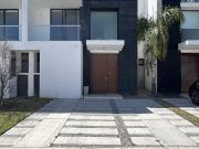 Casa en RENTA AMUEBLADA en Pontevedra III, Juriquilla