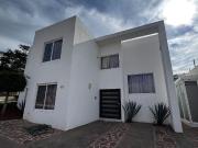 Casa en RENTA amueblada en Tirio seguridad 24 horas