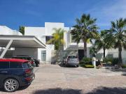 CASA EN RENTA AMUEBLADA O NO, PRIVADA EXCLUSIVA EN...