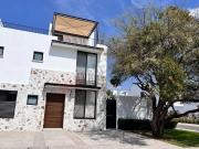 CASA EN RENTA AMUEBLADA TORRE DE PIEDRA JURIQUILLA