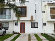 Casa en renta amueblada y equipada en Valle de...