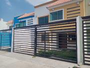 Casa en renta Cacalomacán