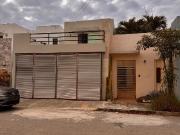 CASA EN RENTA CERCA DEL COSTCO CON PANELES SOLARES