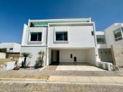 CASA EN RENTA CLUSTER 888 LOMAS DE ANGELOPOLIS I