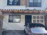 CASA EN RENTA CLUSTER CON ALBERCA EN LOMAS DE ANGELOPOLIS