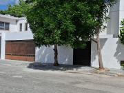 CASA EN RENTA CON 4 HABITACIONES Y ALBERCA, EN BENITO...