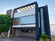 CASA EN RENTA CON 4 HABITACIONES Y ROOF GARDEN EN LOMAS...