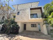 CASA EN RENTA CON 4 REC. EN TEMOZON NTE MÉRIDA YUC