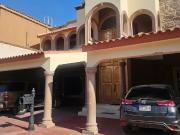 CASA EN RENTA CON ALBERCA POR EL ÁREA DEL CONSULADO