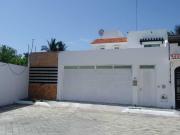 Casa en RENTA con alberca propia