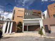 Casa en renta con alberca, sauna, vapor y área de gimnasio