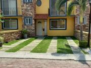 Casa con alberca y doble seguridad en Burgos...