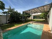 Casa en renta con alberca y en privada a la vuelta de la...