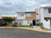 casa en renta con amplio jardín en centro sur. 16