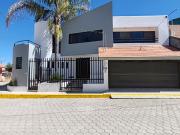 CASA EN RENTA CON AMPLIO JARDÍN EN FRACC. CAMPESTRE SAN...