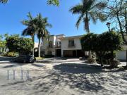 Casa en Renta con amplios espacios en Puerta de Hierro