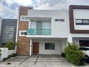 CASA EN RENTA CON CUARTO DE SERVICIO EN JURIQUILLA QUERETARO
