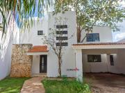 CASA EN RENTA CON ESPACIOS AMPLIOS Y ENTORNO FAMILIAR,...