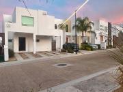 CASA EN RENTA CON ESTUDIO JURIQUILLA QUERETARO