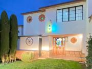 • CASA EN RENTA CON EXCELENTE UBICACIÓN EN CONDOMINIO...