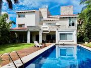 Casa En Renta con Frente a Laguna en Residencial Isla Dorada