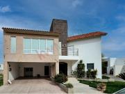 Casa en Renta con Gimnasio y Estudio en Las Trojes, Torreón
