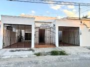 CASA EN RENTA CON HABITACIÓNES EN PLANTA BAJA