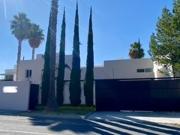 CASA EN RENTA CON HERMOSO JARDIN