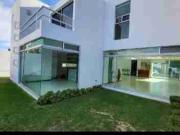 Casa en renta con jardín en lomas de angelópolis cerca...