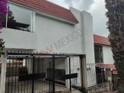 CASA EN RENTA CON JARDIN Y RECAMARA EN PLANTA BAJA