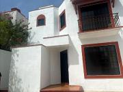 Casa en Renta con recamara en planta baja en fracc....